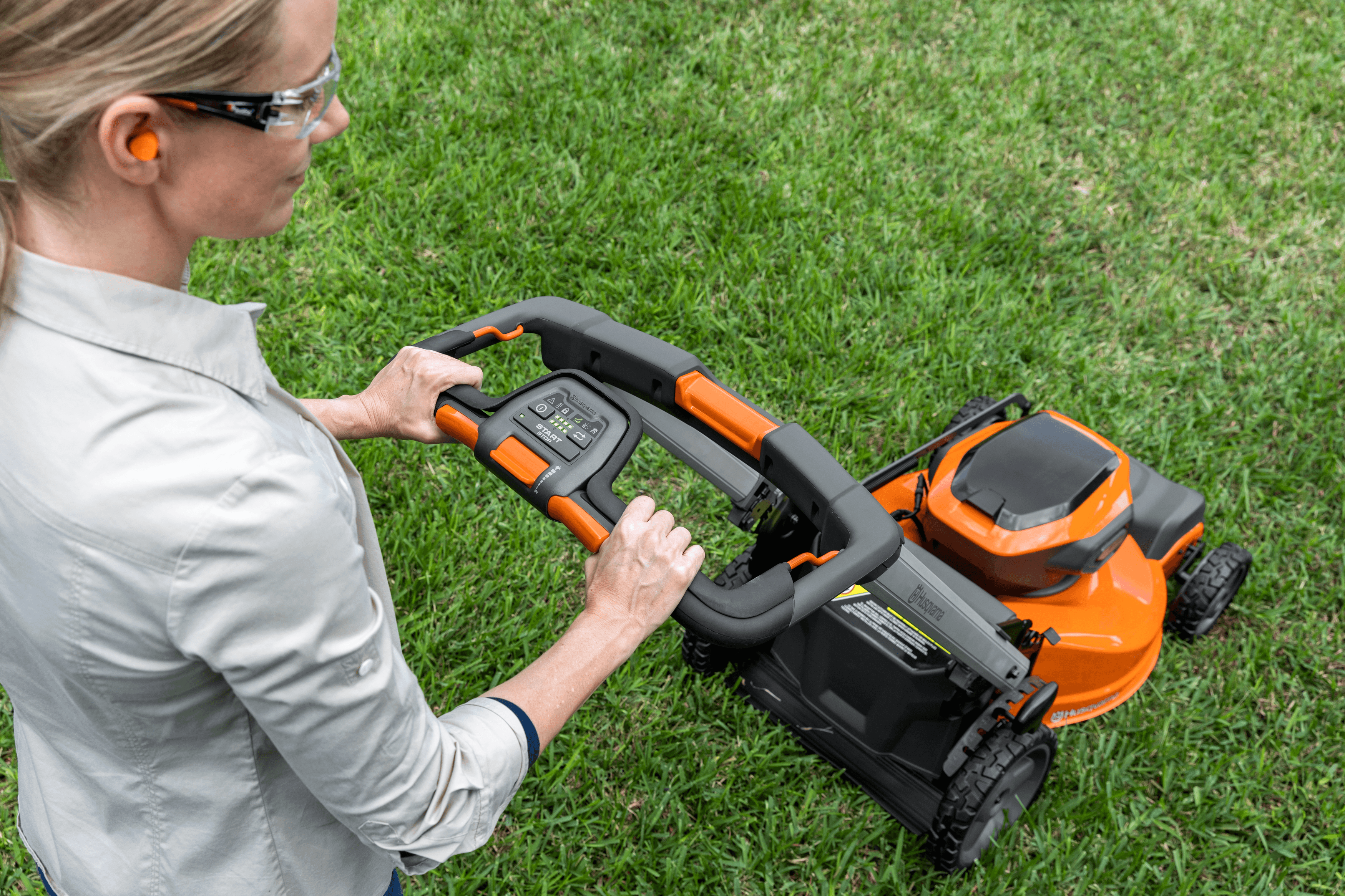 Lawn Xpert™ LE322R without battery and charger image 5