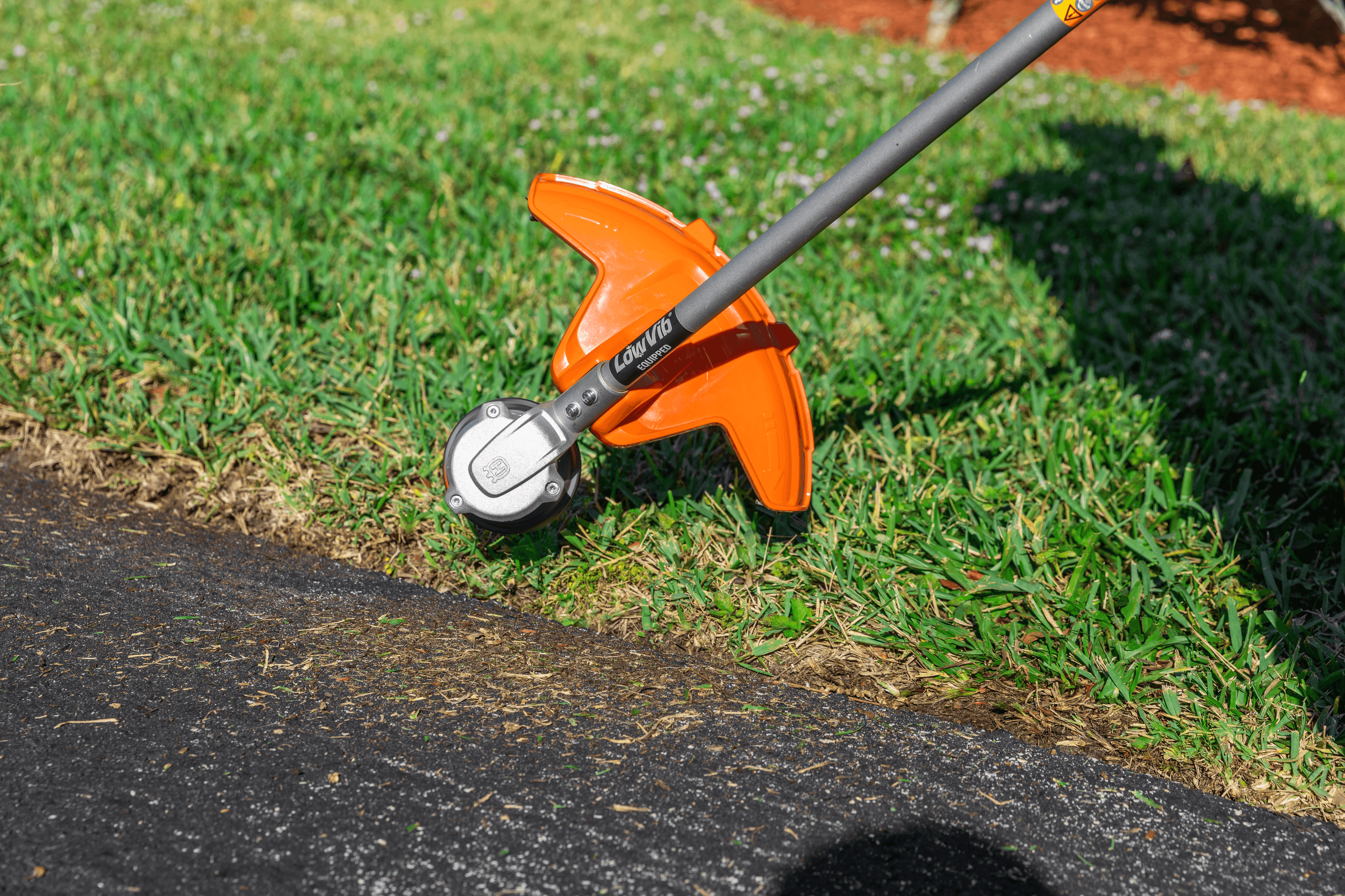 Weed Eater® 320iL without battery and charger image 3